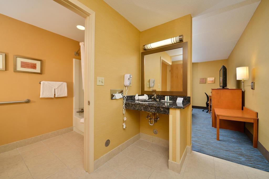 Spark By Hilton Plymouth Εξωτερικό φωτογραφία